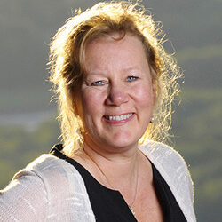 Headshot of Erin Wright