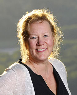 Headshot of Erin Wright