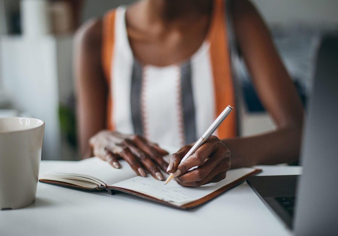 Abstract visual highlighting research-driven coaching approaches and their impact on organizational growth and success.