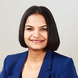 Headshot of Shruti Sonthalia, MCC and Foundation Council Ambassador with the International Coaching Federation. Known for her authentic transformative conversations for decision-makers in family businesses, where emotion and passion are high.