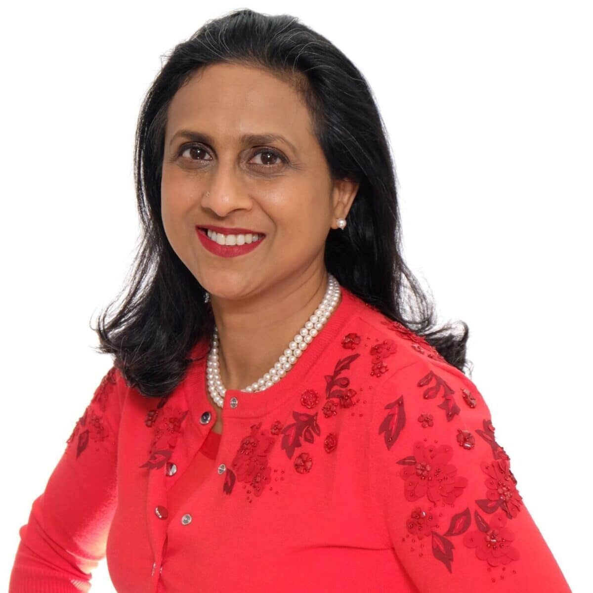 Headshot of Lola Chetti